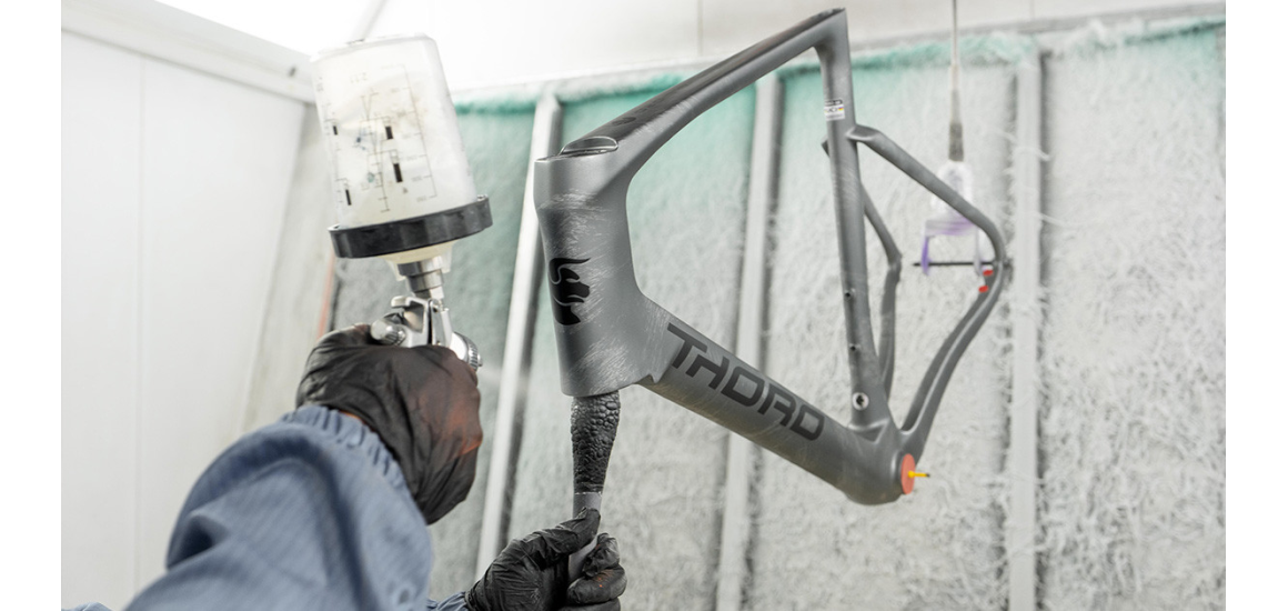 L'ARTE DELLA VERNICIATURA A MANO: UN TRIBUTO AL MADE IN ITALY